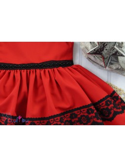 Czerwona sukienka dla dziewczynki na święta